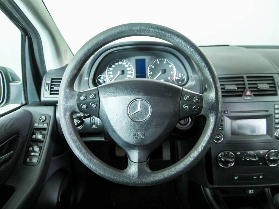 Bild 8/43 von Mercedes-Benz A 160 CDI (2010)