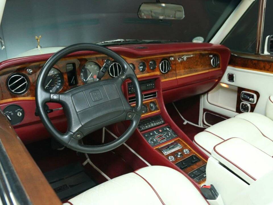 Image 14/50 of Rolls-Royce Corniche III (1991)