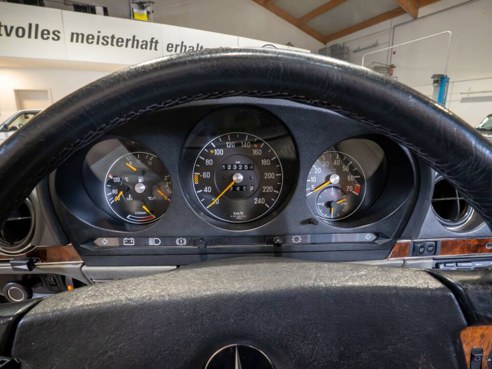 Image 14/32 of Mercedes-Benz 280 SL (1985)