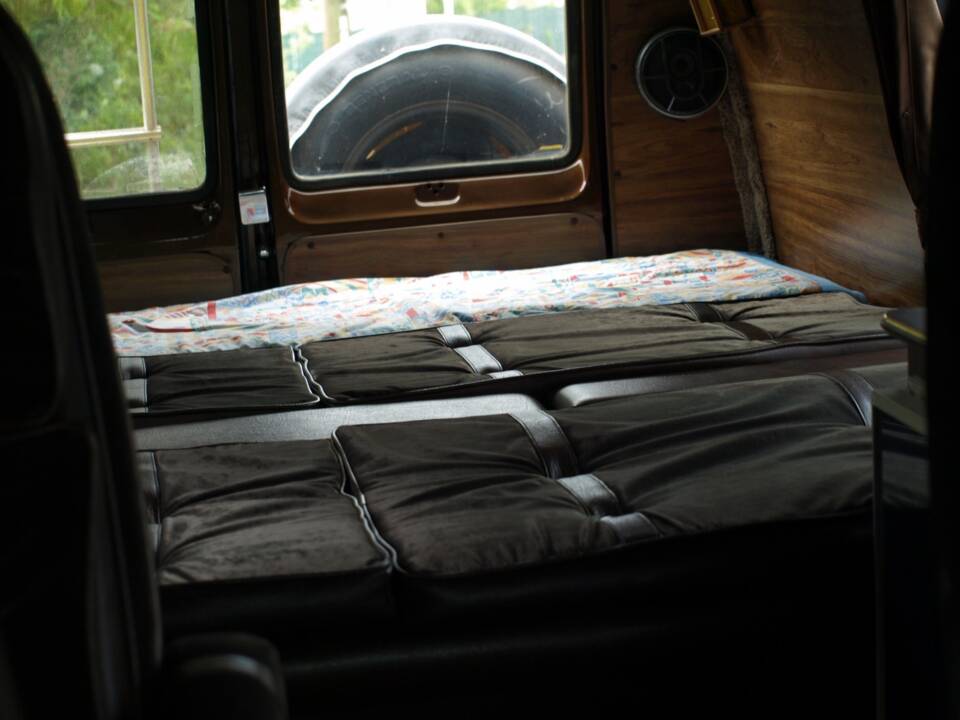 Immagine 75/143 di Dodge B 200 Sportsman (1978)