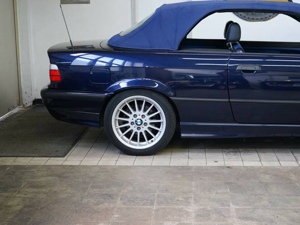 Image 32/36 of BMW 318i (1999)