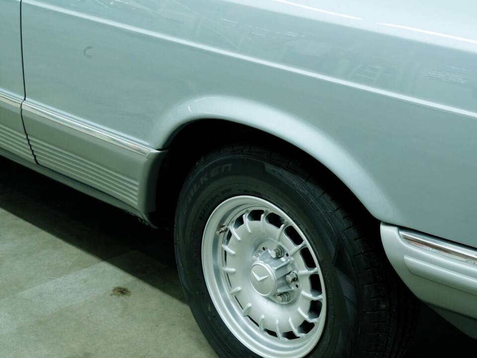 Image 14/50 of Mercedes-Benz 500 SEC (1982)