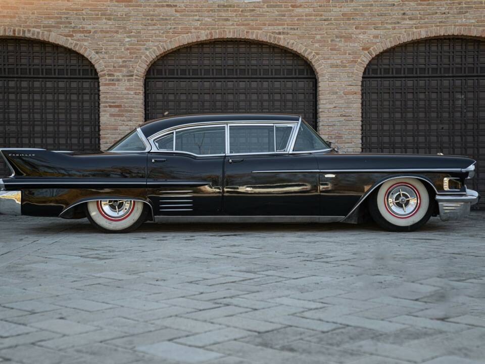 Bild 9/50 von Cadillac 62 Sedan DeVille (1958)