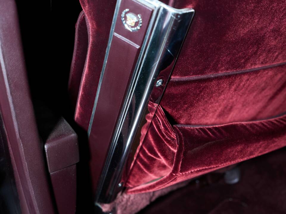 Image 35/58 of Cadillac Brougham Elegance (1988)
