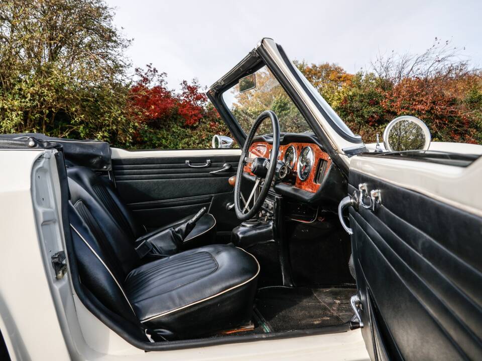 Image 29/42 of Triumph TR 4A (1966)