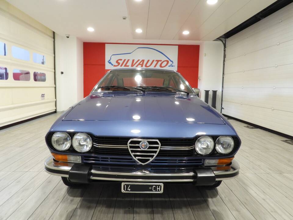 Imagen 2/15 de Alfa Romeo Alfetta GTV 2000 (1977)