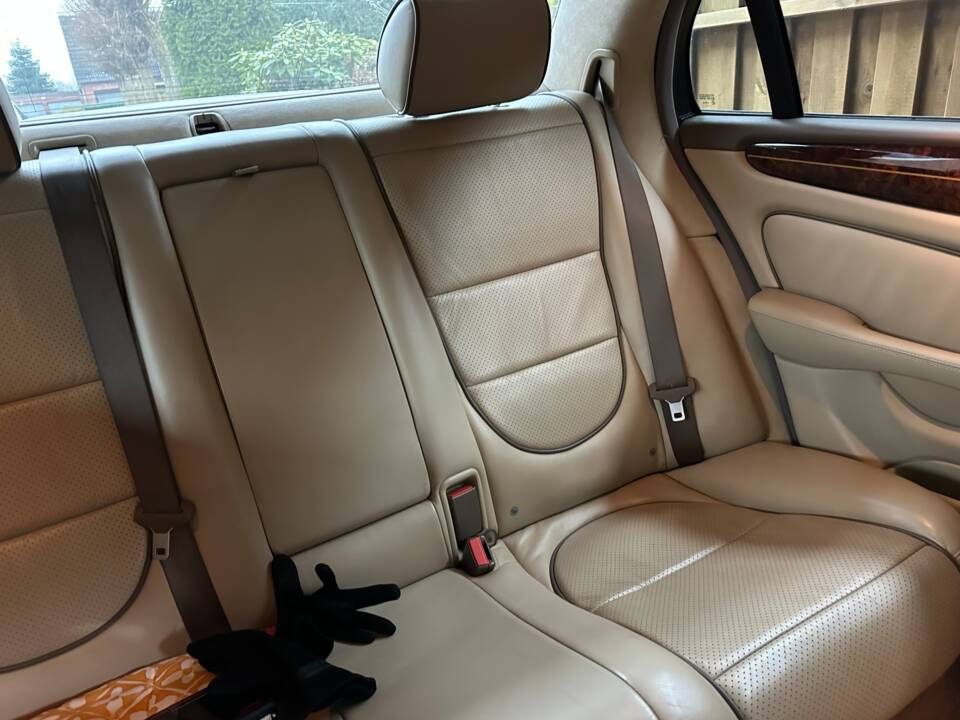 Bild 9/9 von Jaguar XJ 8 4.2 (2008)