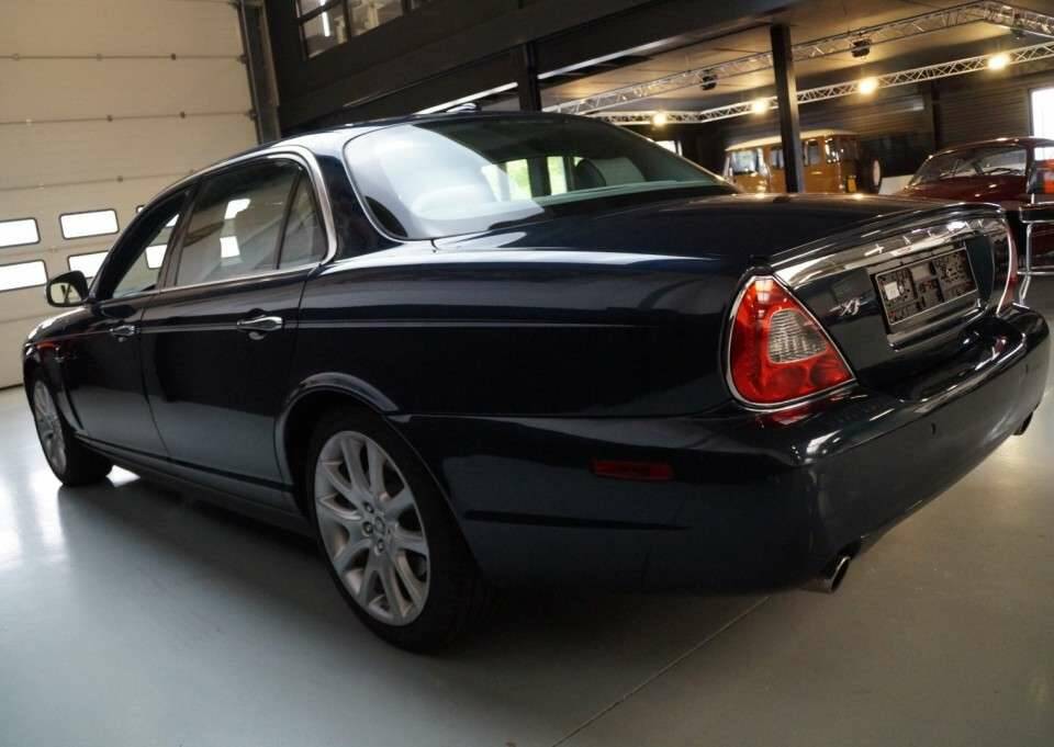 Immagine 38/50 di Jaguar XJ 8 4.2 (2008)