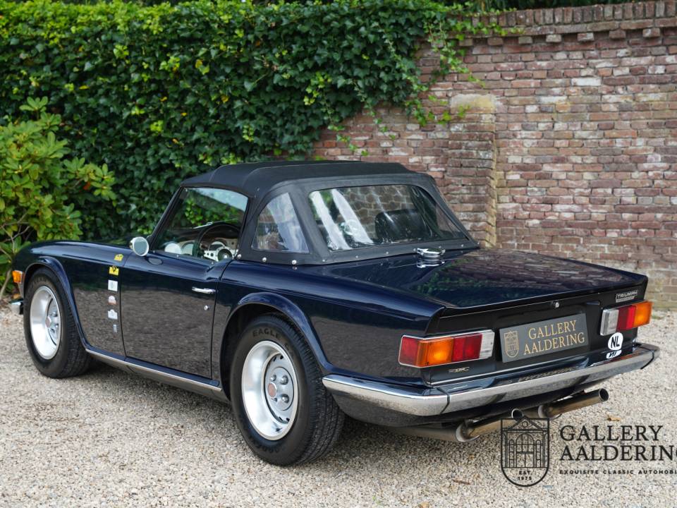 Image 2/50 de Triumph TR 6 (1973)