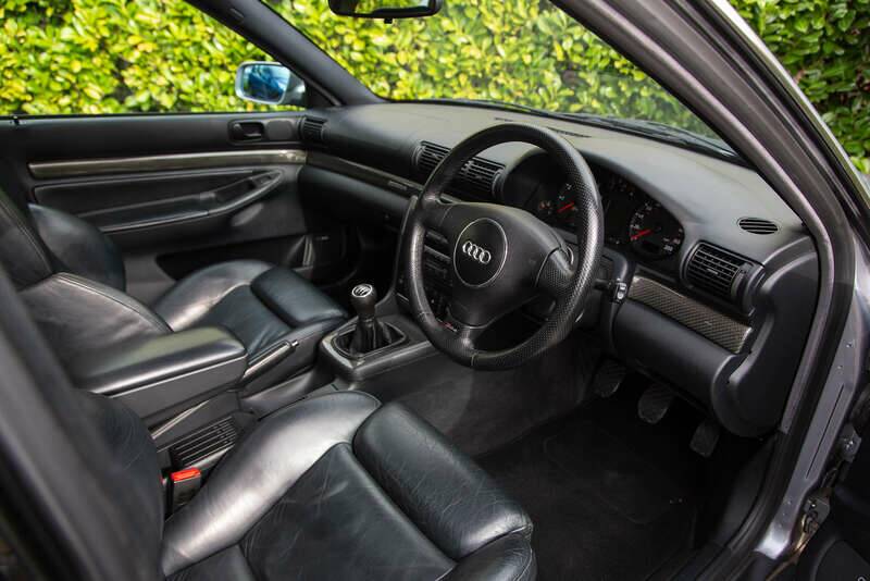 Image 2/50 de Audi RS4 Avant (2001)