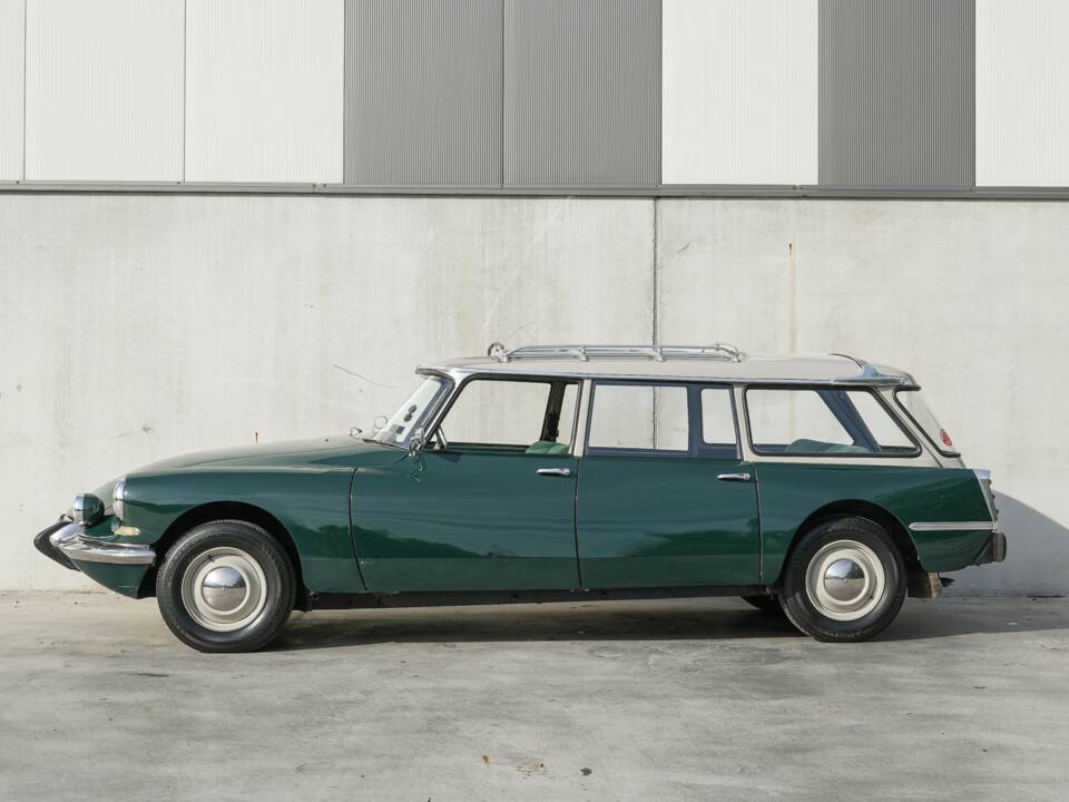 Image 4/43 of Citroën ID 19 Break (1967)