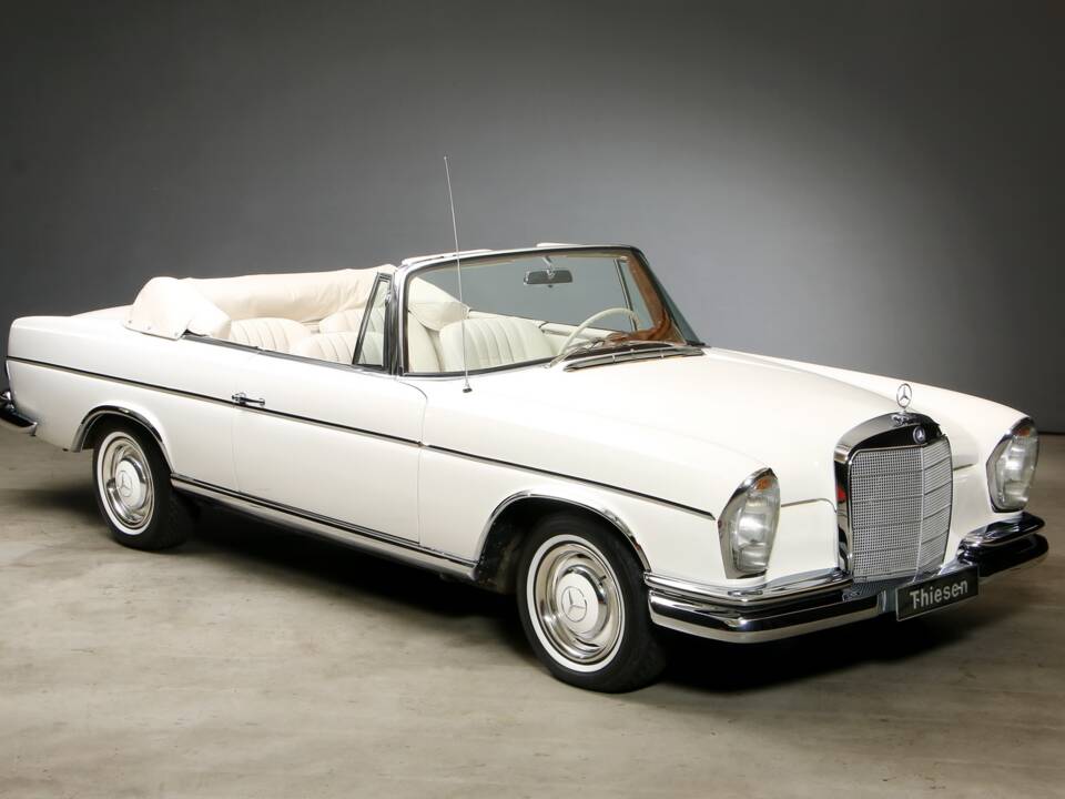 Image 10/27 of Mercedes-Benz 300 SE (1967)