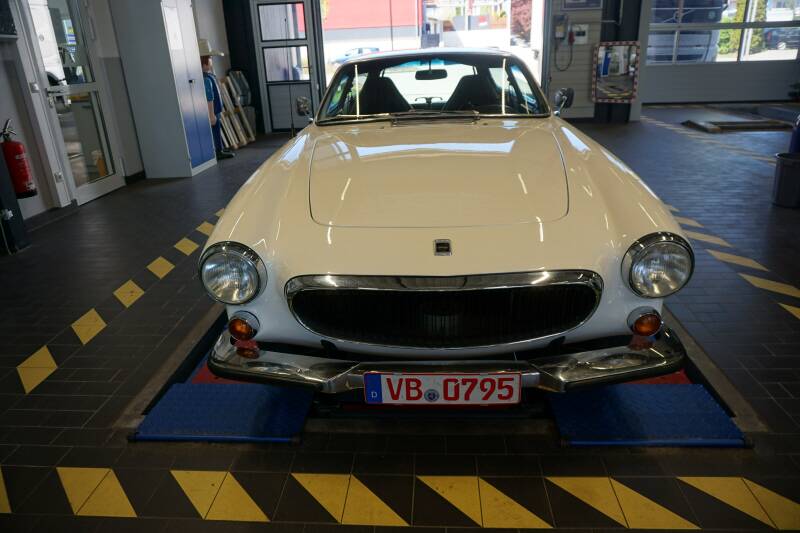 Image 2/33 of Volvo 1800 ES (1972)