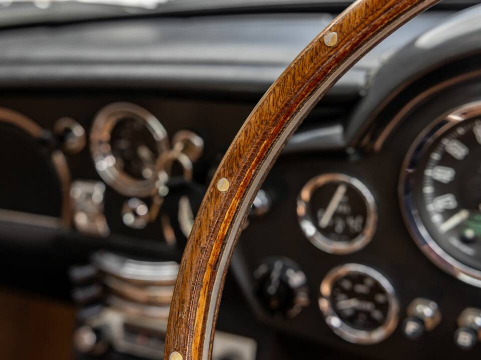 Bild 35/50 von Aston Martin DB 6 Vantage (1969)
