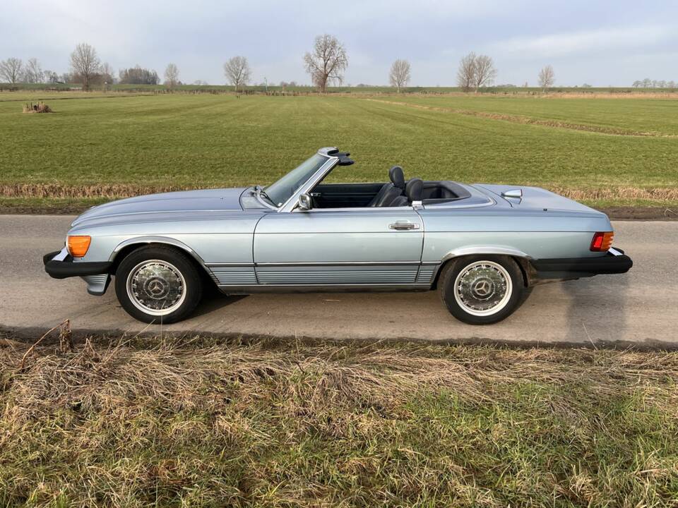 Image 7/8 of Mercedes-Benz 560 SL (1987)