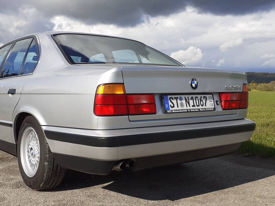 Afbeelding 23/31 van BMW 525i (1990)