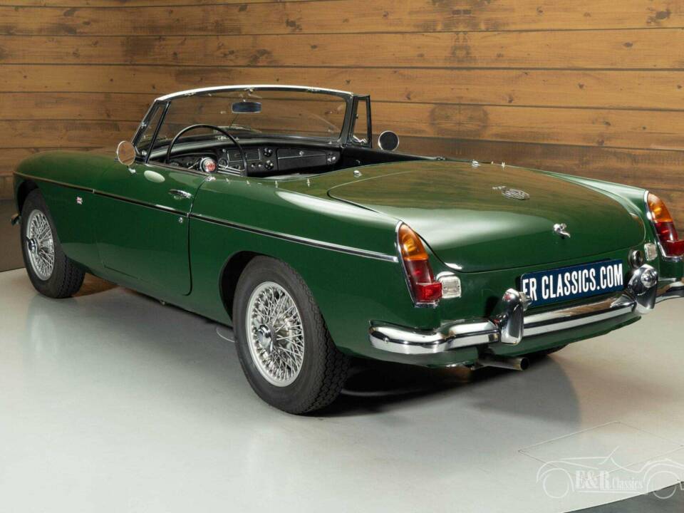 Image 16/19 de MG MGB (1966)