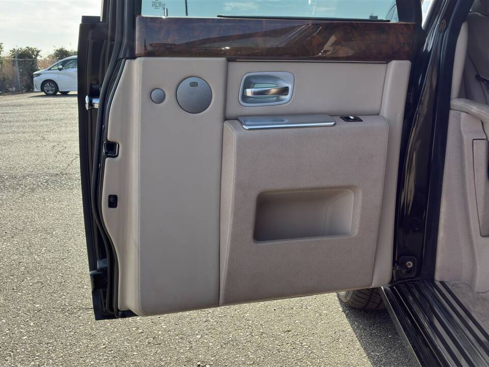 Image 26/44 of Rolls-Royce Phantom VII (2004)