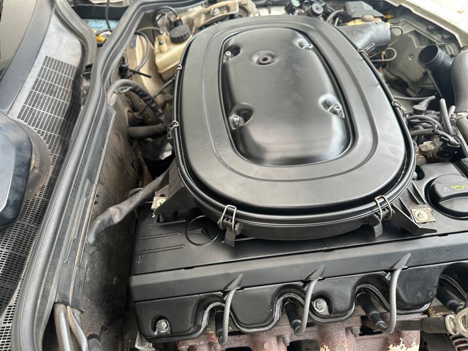 Immagine 26/49 di Mercedes-Benz 190 E (1990)