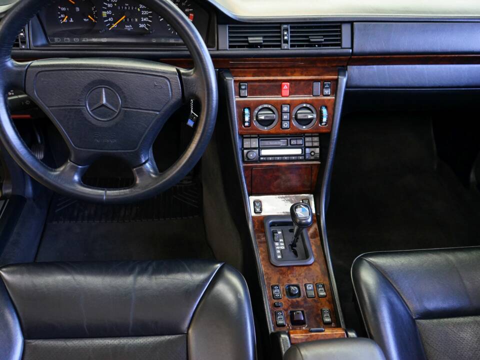 Bild 27/36 von Mercedes-Benz E 320 (1995)
