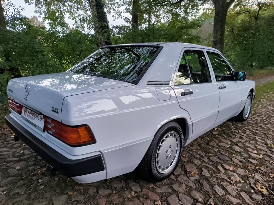 Image 38/78 de Mercedes-Benz 190 E 1.8 (1992)