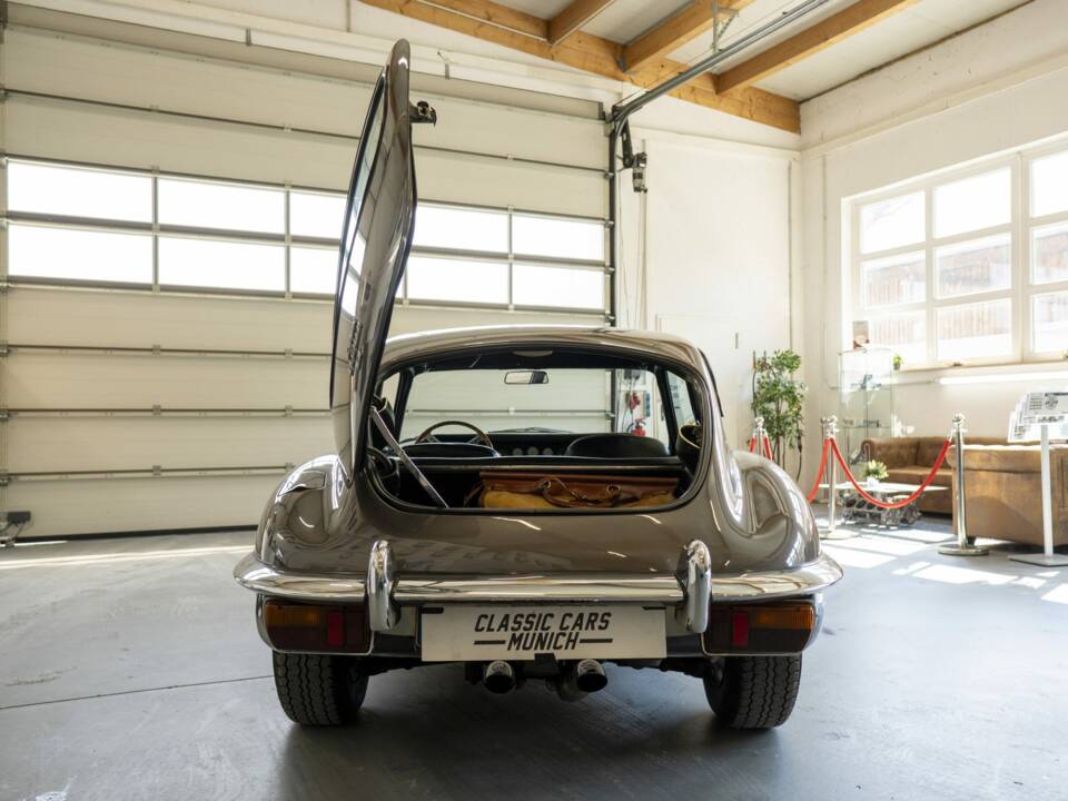 Image 5/15 of Jaguar E-Type (1969)