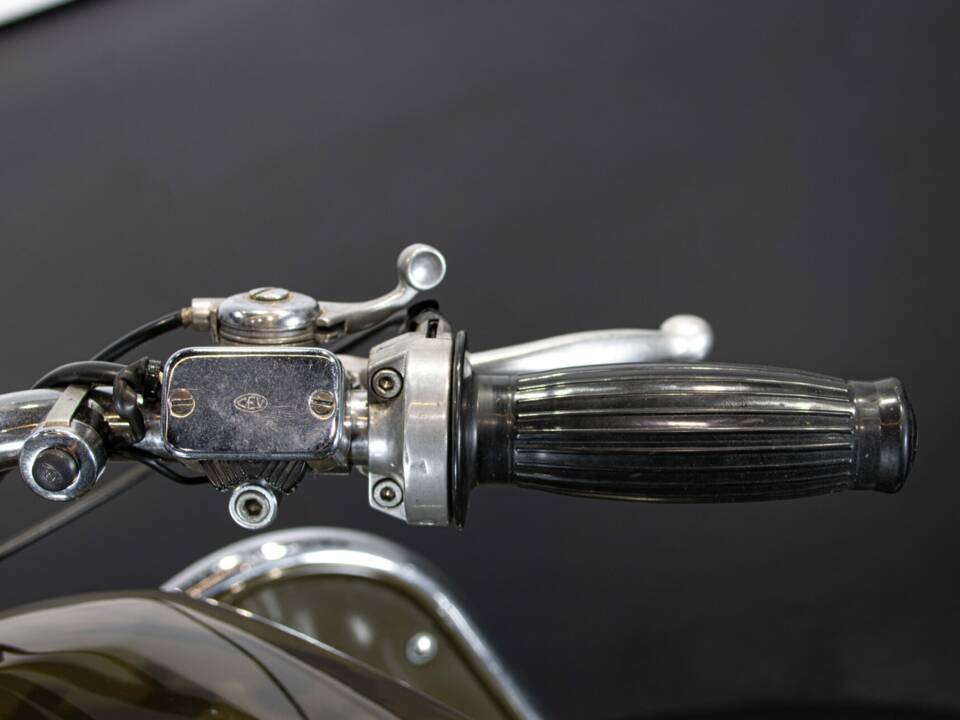 Image 12/27 of Moto Guzzi Nuovo Falcone (1973)