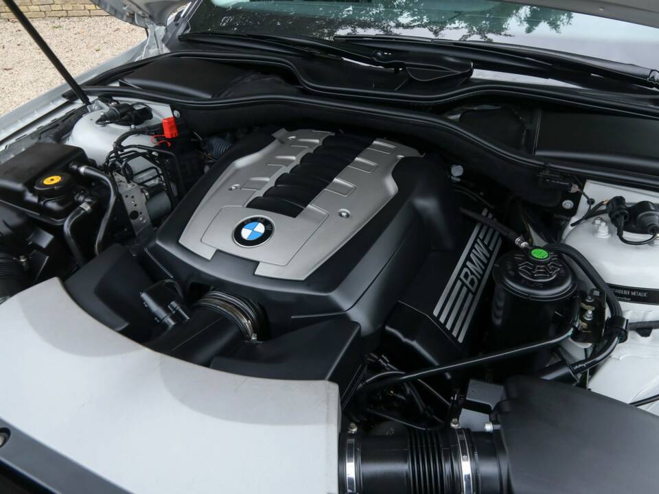 Immagine 4/50 di BMW 750i (2007)