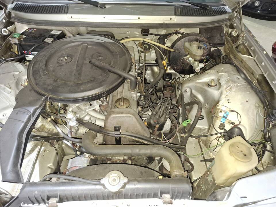 Image 16/16 of Mercedes-Benz 250 (1980)