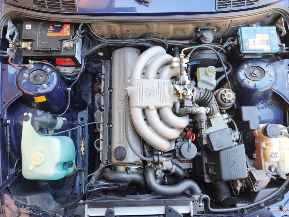 Afbeelding 17/26 van BMW 325i (1989)