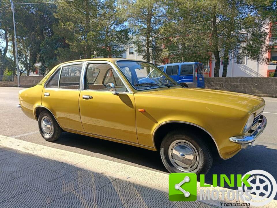 Image 2/10 of Opel Kadett 1,0 (1974)