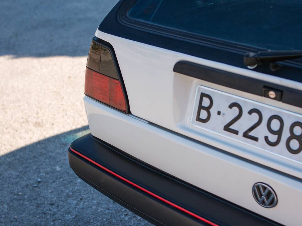 Bild 24/58 von Volkswagen Golf II GTi 1.8 (1988)