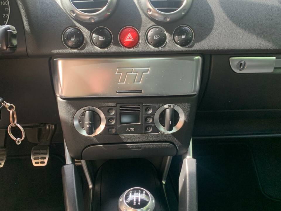 Image 23/72 of Audi TT 1.8 T (2000)