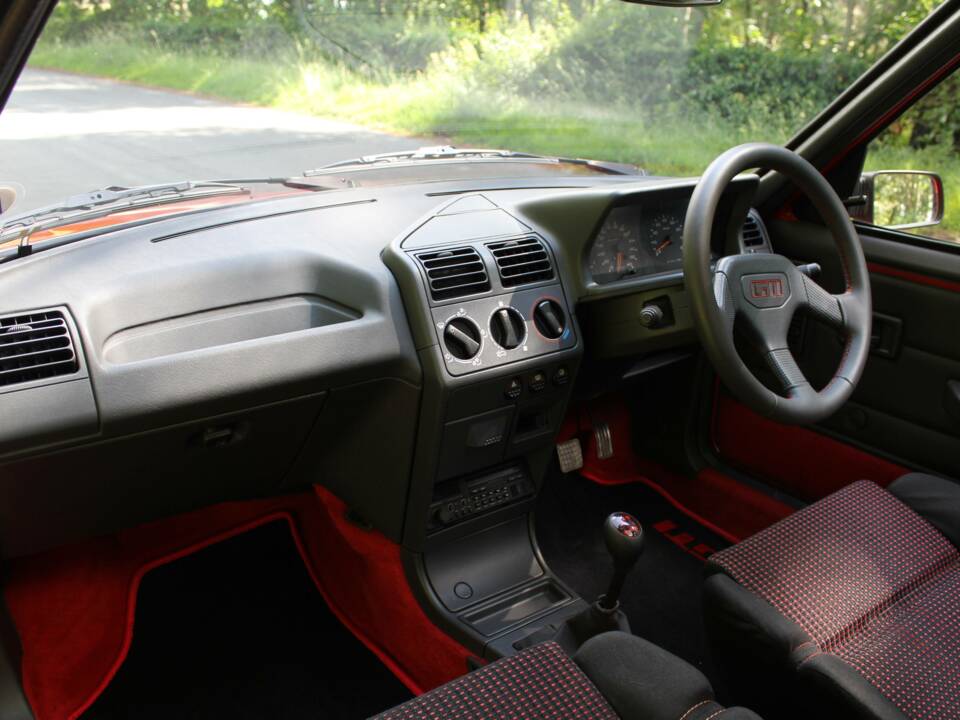 Imagen 11/17 de Peugeot 205 GTi 1.6 (1989)