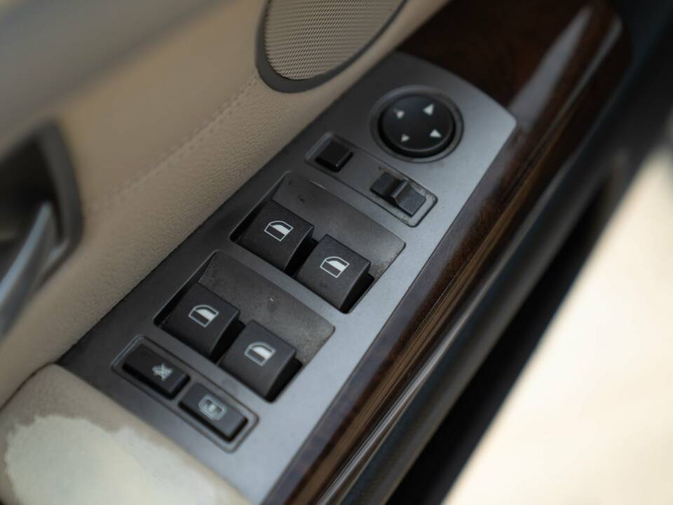 Bild 30/50 von BMW 745d (2005)