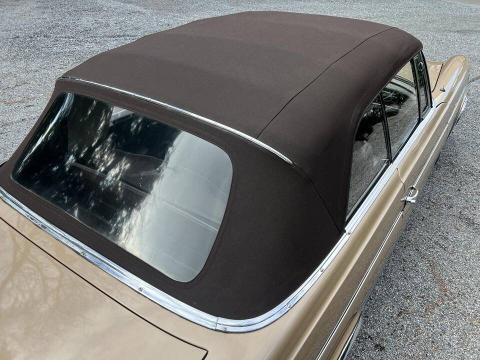 Image 11/22 of Mercedes-Benz 220 SE b (1963)