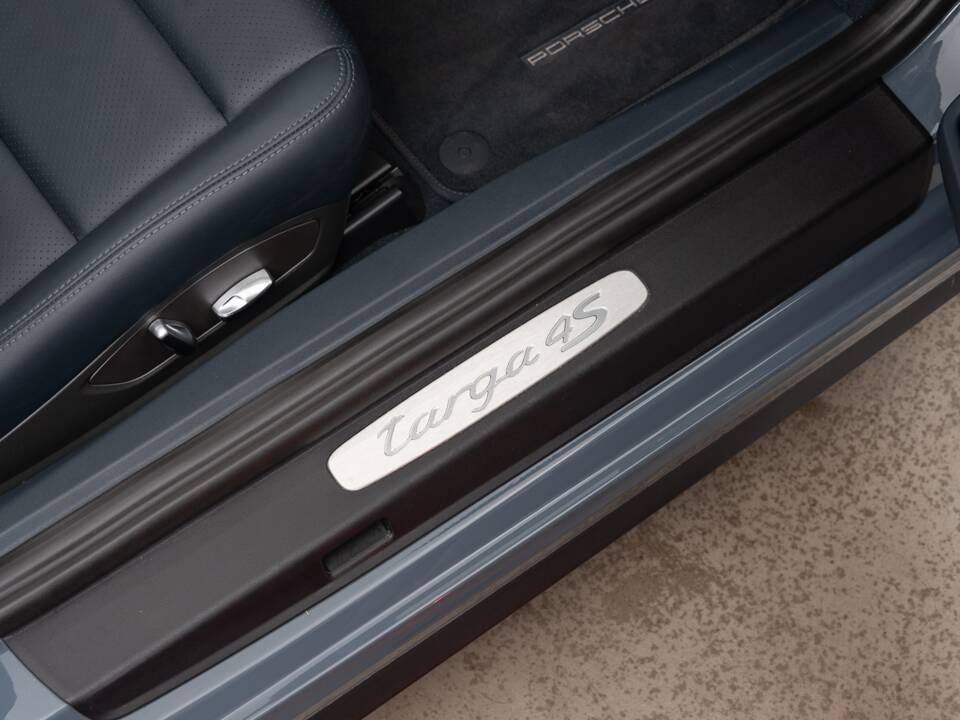 Image 27/37 of Porsche 911 Targa 4S (2016)