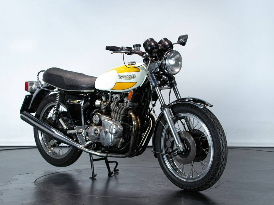 Bild 1/12 von Triumph DUMMY (1975)