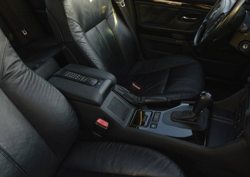 Image 8/8 de BMW 540i (2001)