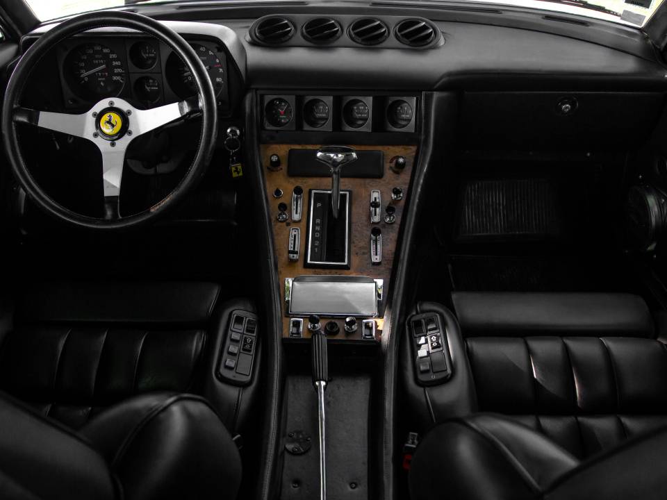 Image 3/32 of Ferrari 400 GT (1977)