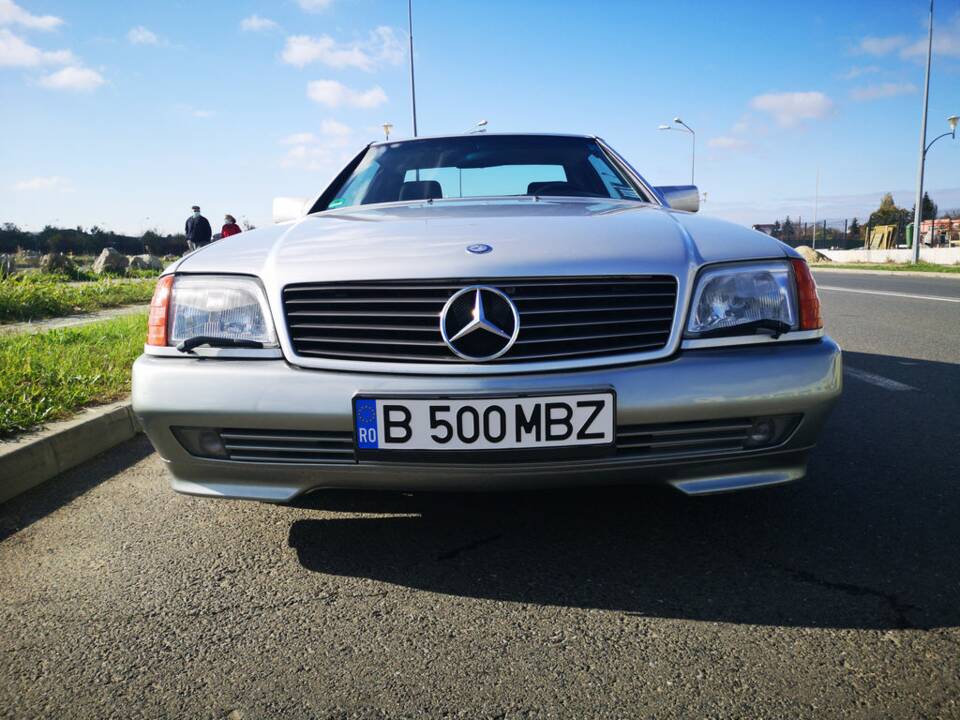 Image 5/8 of Mercedes-Benz 500 SL (1990)