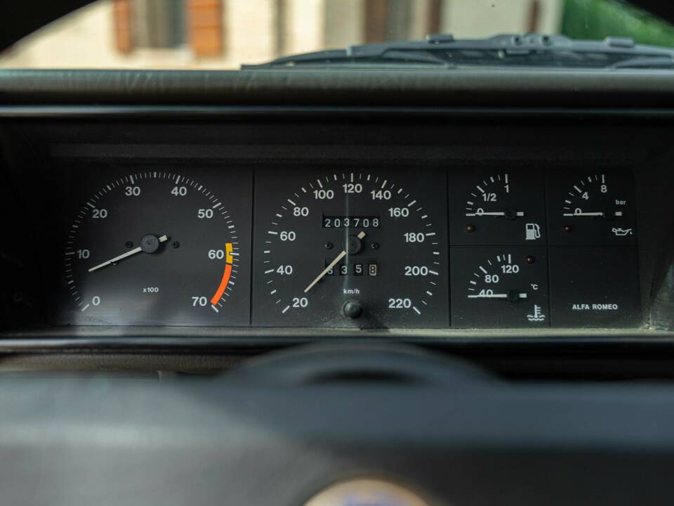 Immagine 36/47 di Alfa Romeo 75 1.6 (1991)