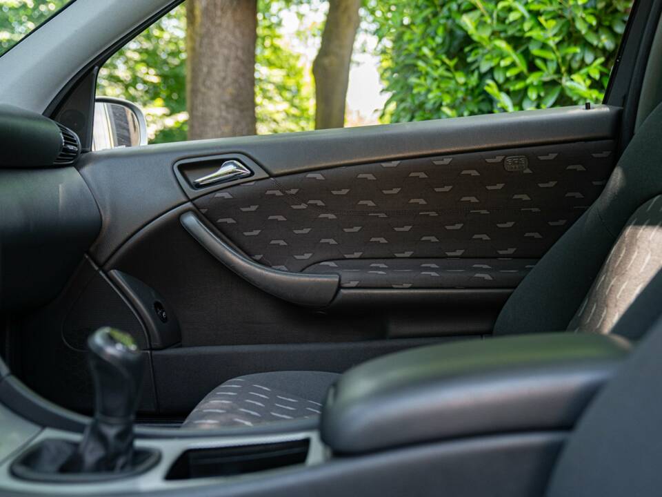 Image 29/50 of Mercedes-Benz C 320 Sportcoupé (2003)