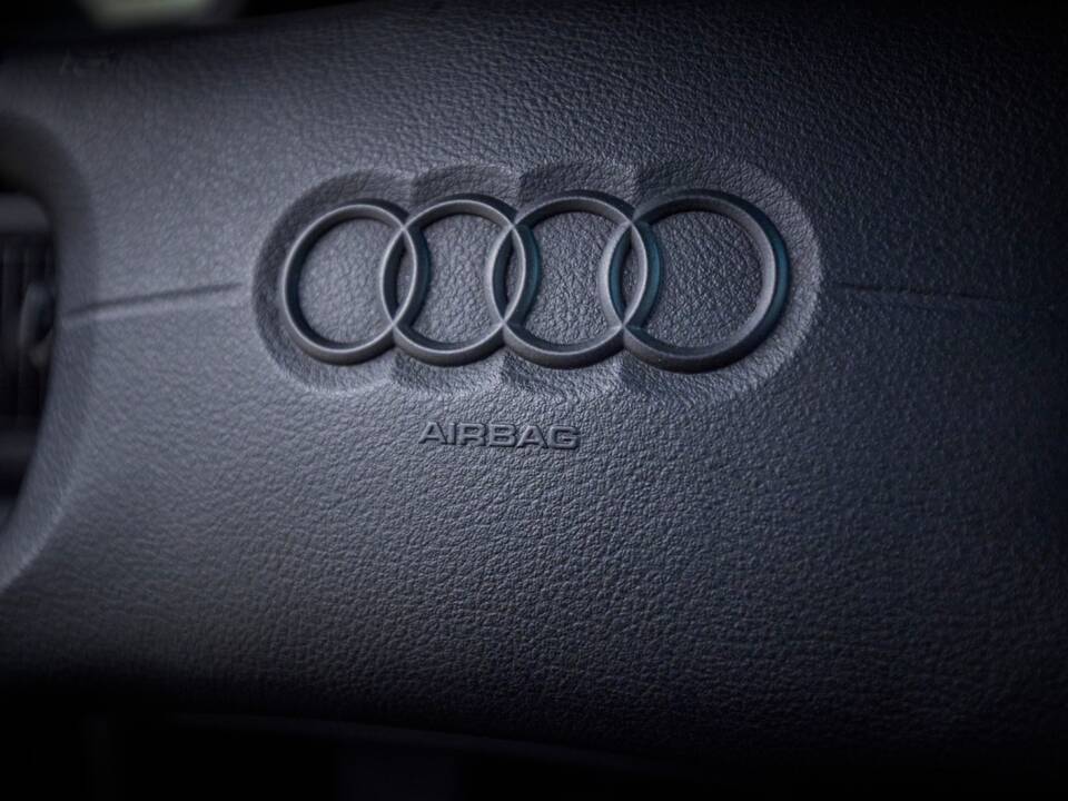Image 5/99 of Audi RS2 Avant (1994)