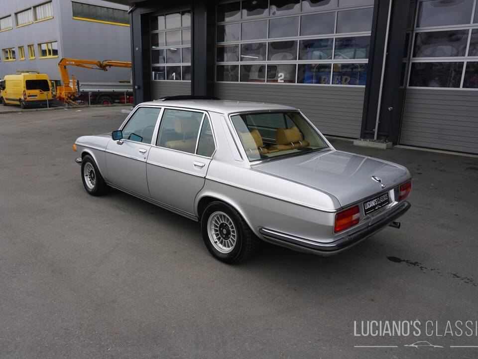 Image 9/76 of BMW 3,3 L (1975)