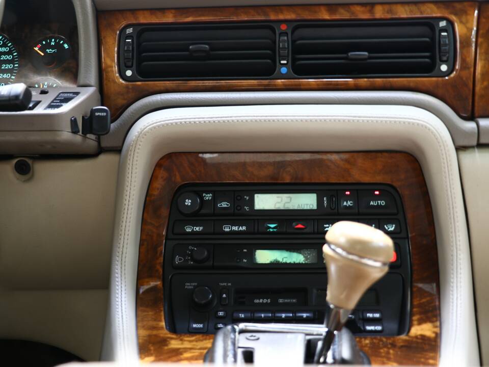 Bild 15/29 von Jaguar XJ6 3.2 Executive (1997)