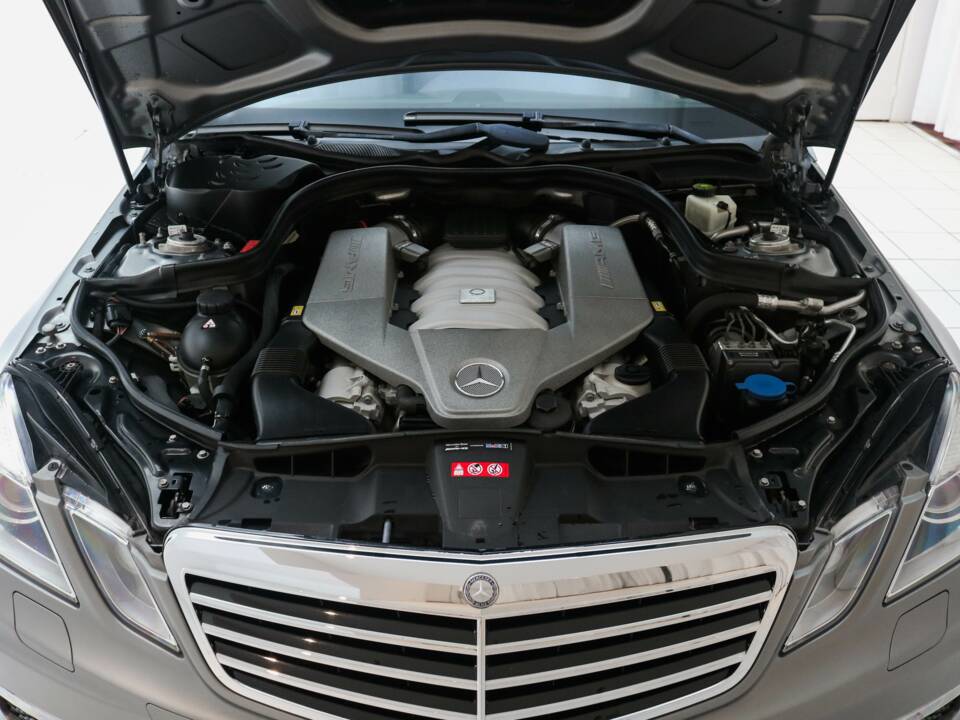 Bild 12/19 von Mercedes-Benz E 63 AMG (2009)