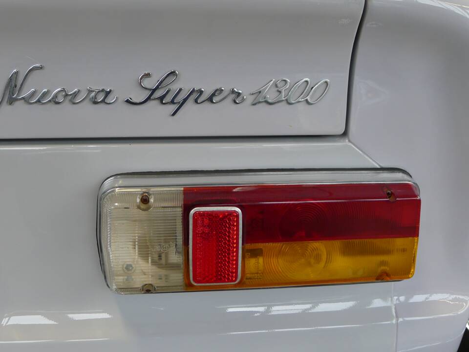 Image 27/34 of Alfa Romeo Giulia Nuova Super 1600 (1974)