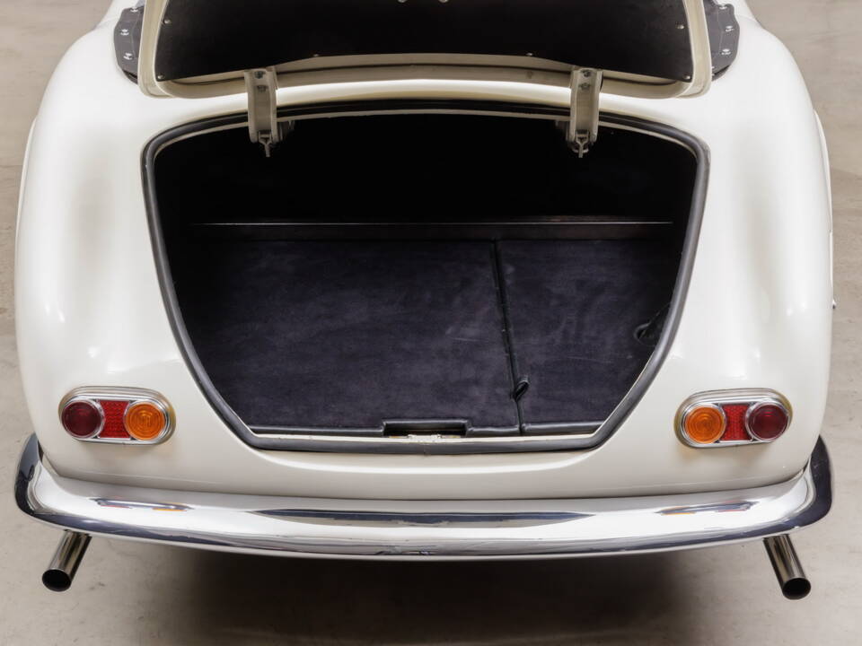 Image 22/43 of BMW 507 (1959)
