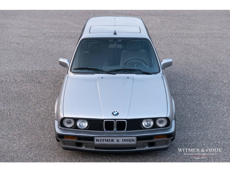 Image 7/50 de BMW 320i Touring (1989)